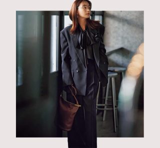 上下黒でも華やぐコツは？【40代の黒パンツ】正解コーデ3選