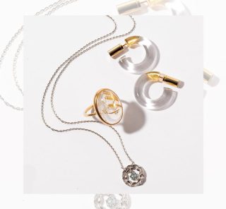 40代の黒コーデは「今どきジュエリー」で盛る！上品な“透け感”が最旬