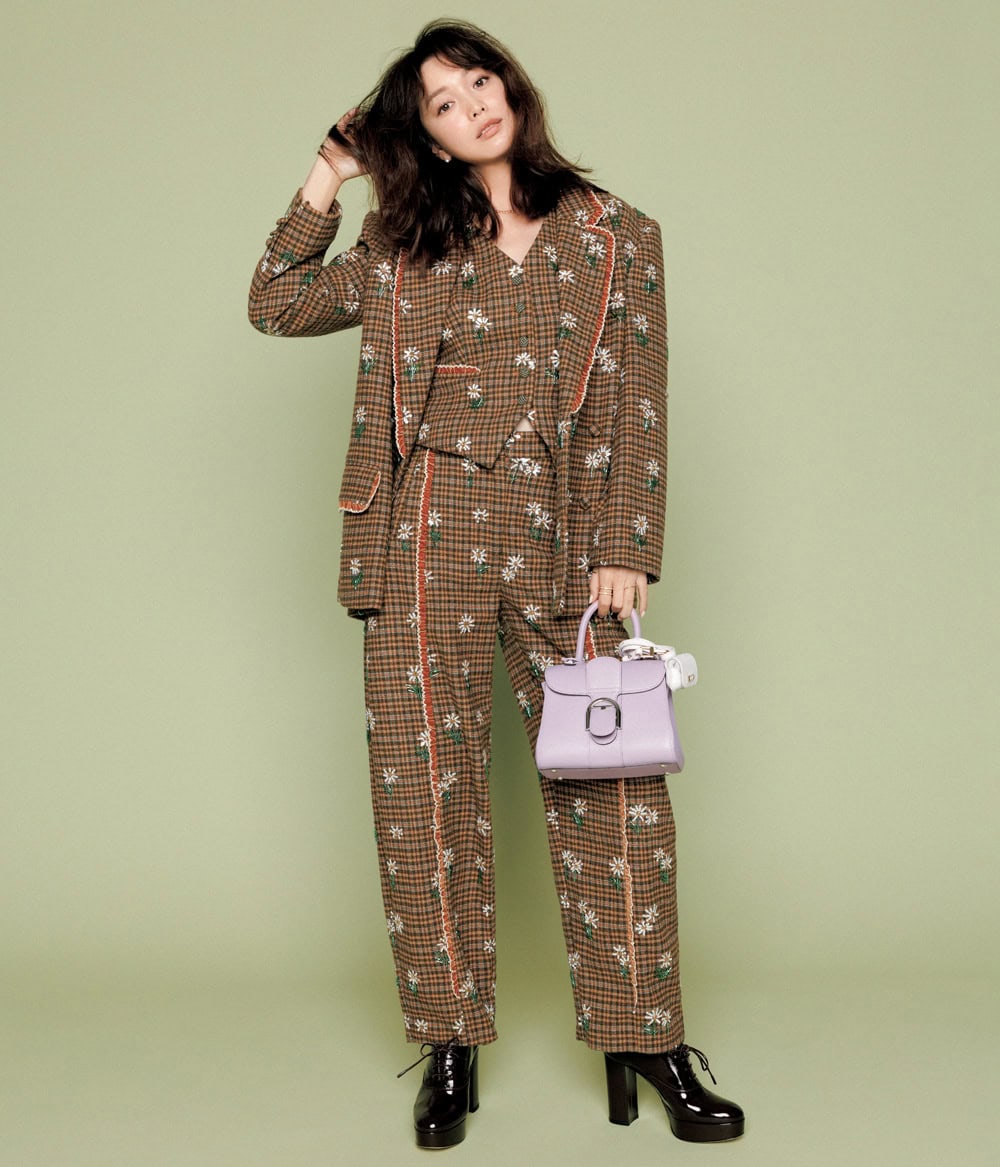 蛯原友里 ジャケット パンツ セットアップ コーデ