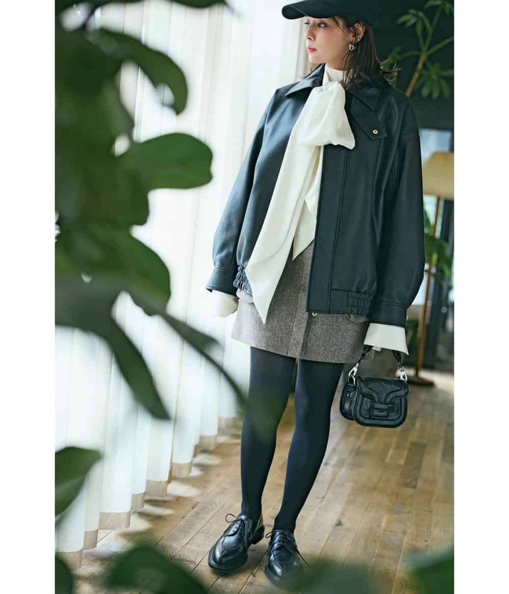 加藤ローサ　エコレザーブルゾン ミニスカート コーデ