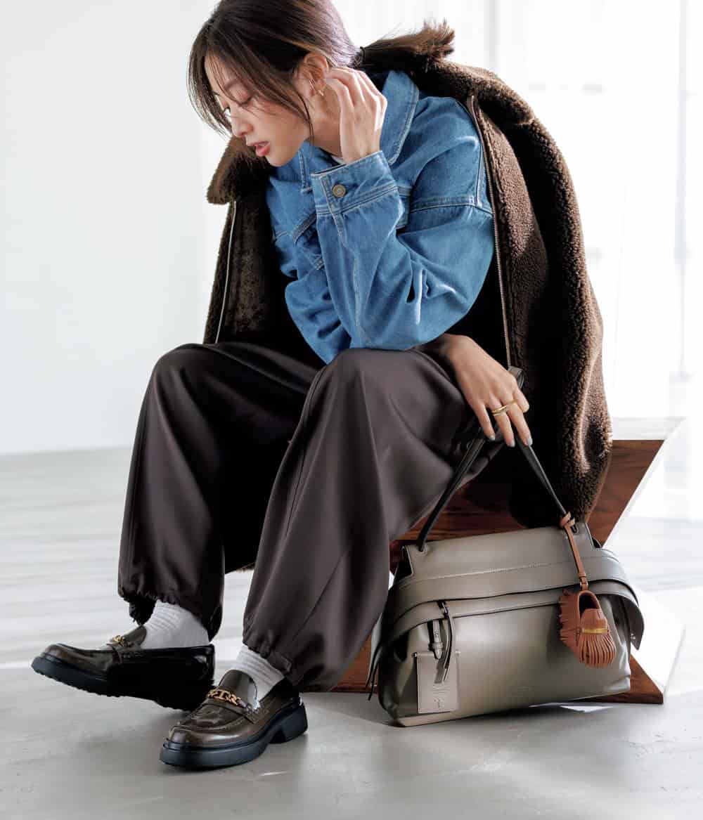 高垣麗子 デニムジャケット パンツ トッズ ローファー バッグ コーデ
