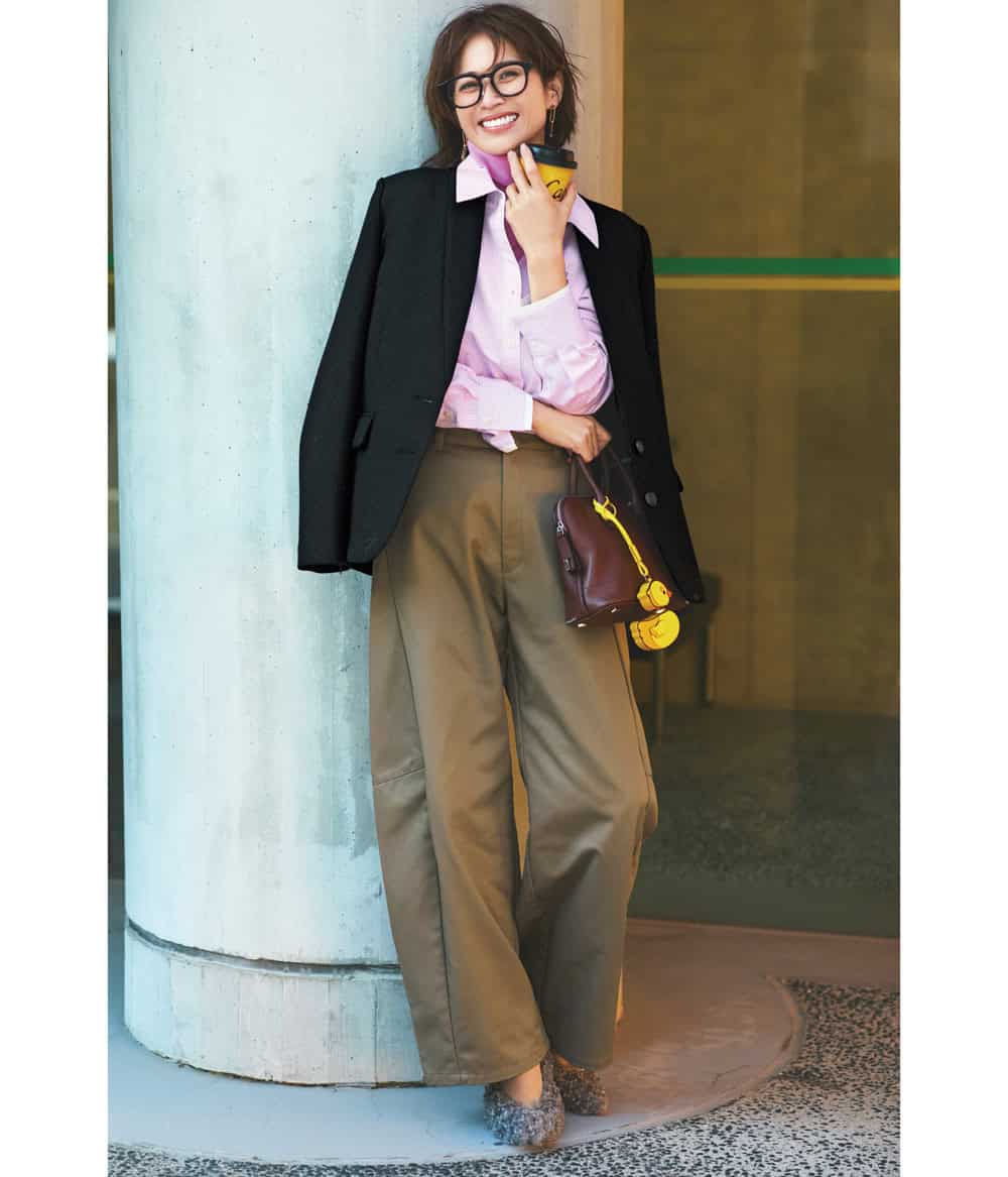 畑野ひろ子 仕事運アップコーデ ジャケット ピンクシャツ ブラウンパンツ