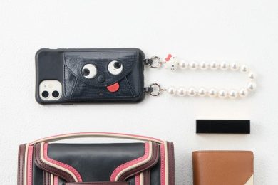 2個持ちになっても「ミニバッグ」持ちたい派！入れるものはどう分けてる？【STORYスタッフ抜き打ちスナップ】