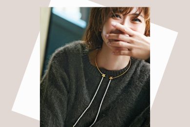 “地味見えコーデ”は「ビッグモチーフアクセ」で更新！周りと差がつく〈４選〉
