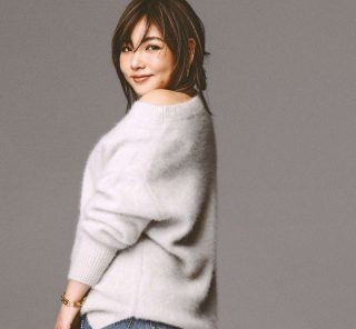野呂佳代さんが「ワイドデニム」コーデを更新。体型をキレイに見せつつ女っぽい！