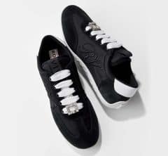 40代のスニーカー選びに変化！人気スタイリストは【シンプルなモノトーン】をチョイス〈２選〉