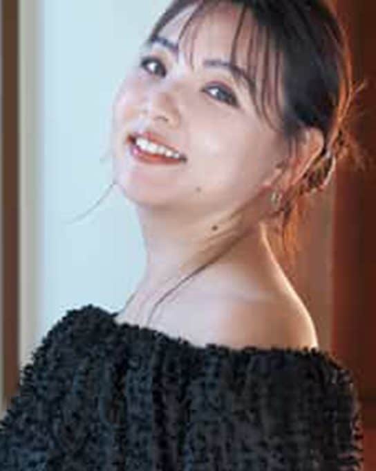 野呂佳代さんみたいな【ほぼ黒×肌見せコーデ】で“いい女感”も好感も引き寄せる