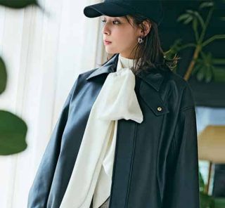 なぜ今「ミニスカ」が40代に人気？“ロンスカ以上に垢抜ける”と話題のコーデ〈２選〉