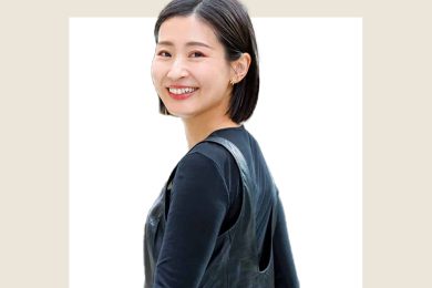 40代「ボブ派」に似合う！髪型まで“垢抜け映え”するコーデ〈SNAP3選〉