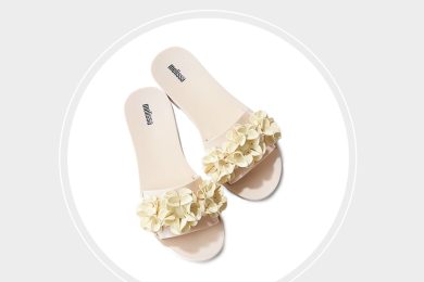 キレイめカジュアル派に【今年のサンダル】速報！今春は“足元だけ甘め”が大本命〈２選〉