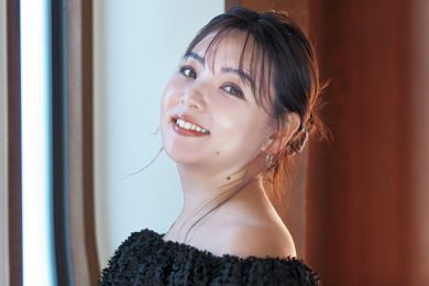 野呂佳代さんみたいな【ほぼ黒×肌見せコーデ】で“いい女感”も好感も引き寄せる