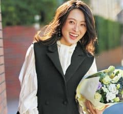 デニム合わせもサマになる【ペプラムジレ】なら卒入式後も大活躍！