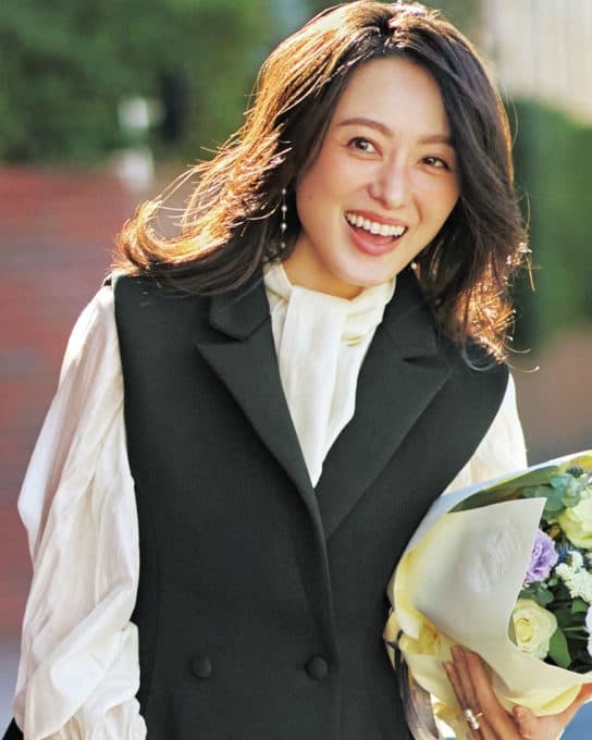 デニム合わせもサマになる【ペプラムジレ】なら卒入式後も大活躍！