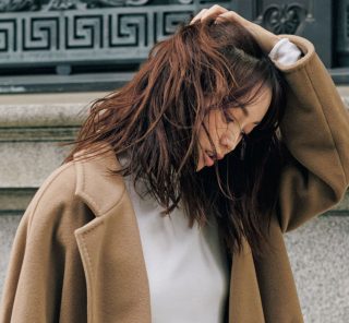 【人気コーデランキングTOP4】40代の冬の終わりをアゲるのは胸アツ名品＆春めきアイテム