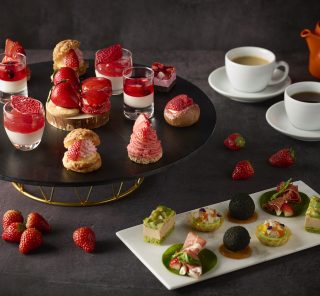 桜を臨む都会のレストラン『スカルペッタ東京』で、春を彩るシャンパン・フリーフロー付きアフタヌーンティがスタート