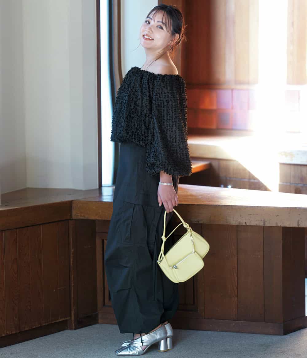 野呂佳代 黒ブラウス 黒パンツ コーデ