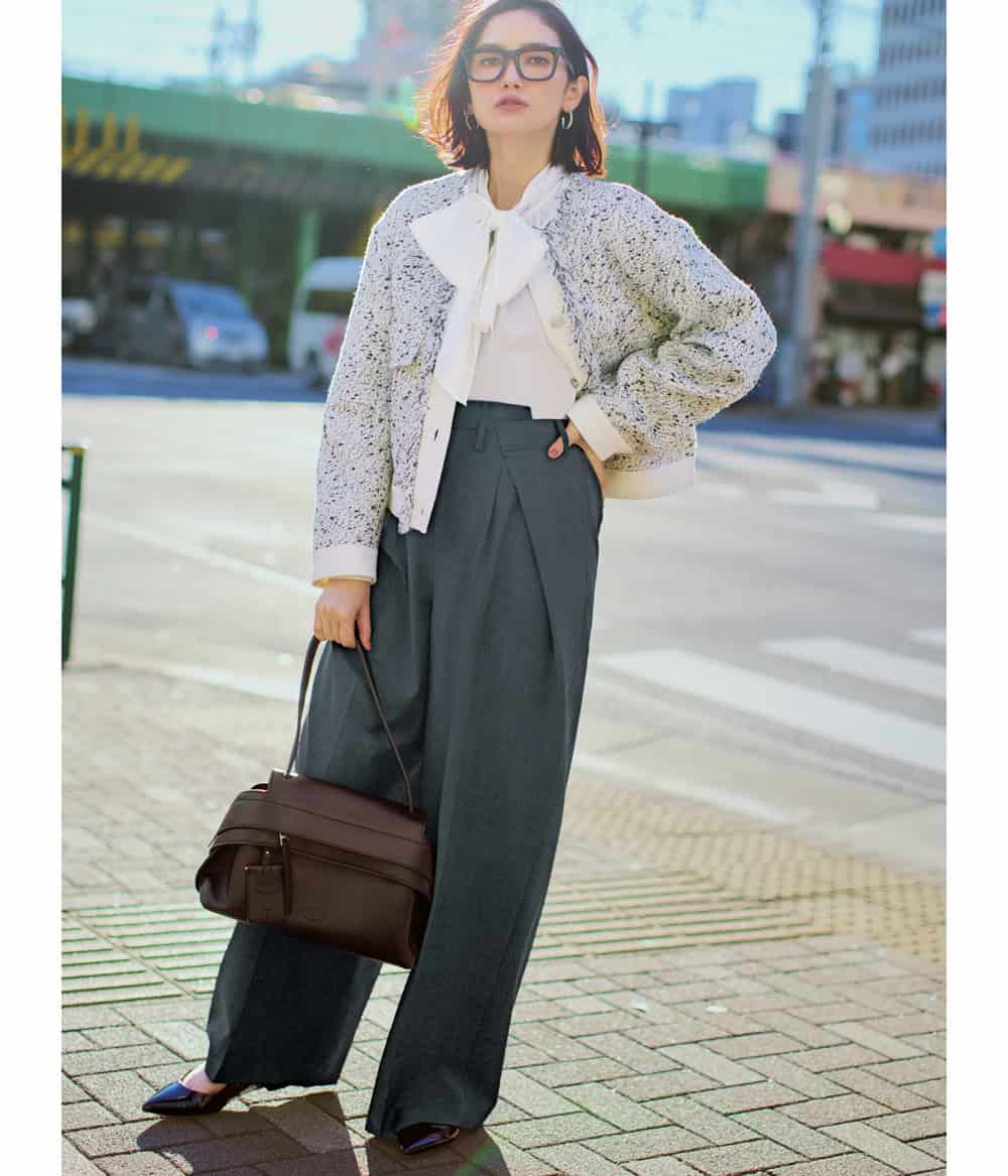 市川紗椰 通勤コーデ タックパンツ ツイードジャケット リボンブラウス