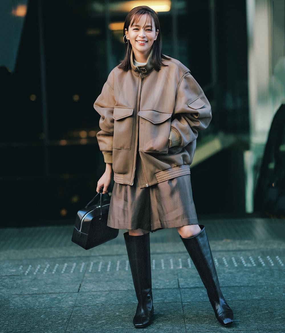 加藤ローサ シアーブルゾン ハーフパンツ ロングブーツ 通勤コーデ
