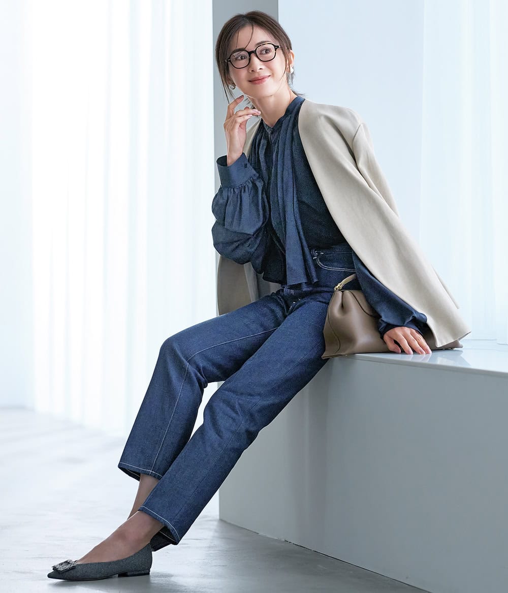 高垣麗子 デニムコーデ ブラウス ジャケット 通勤コーデ