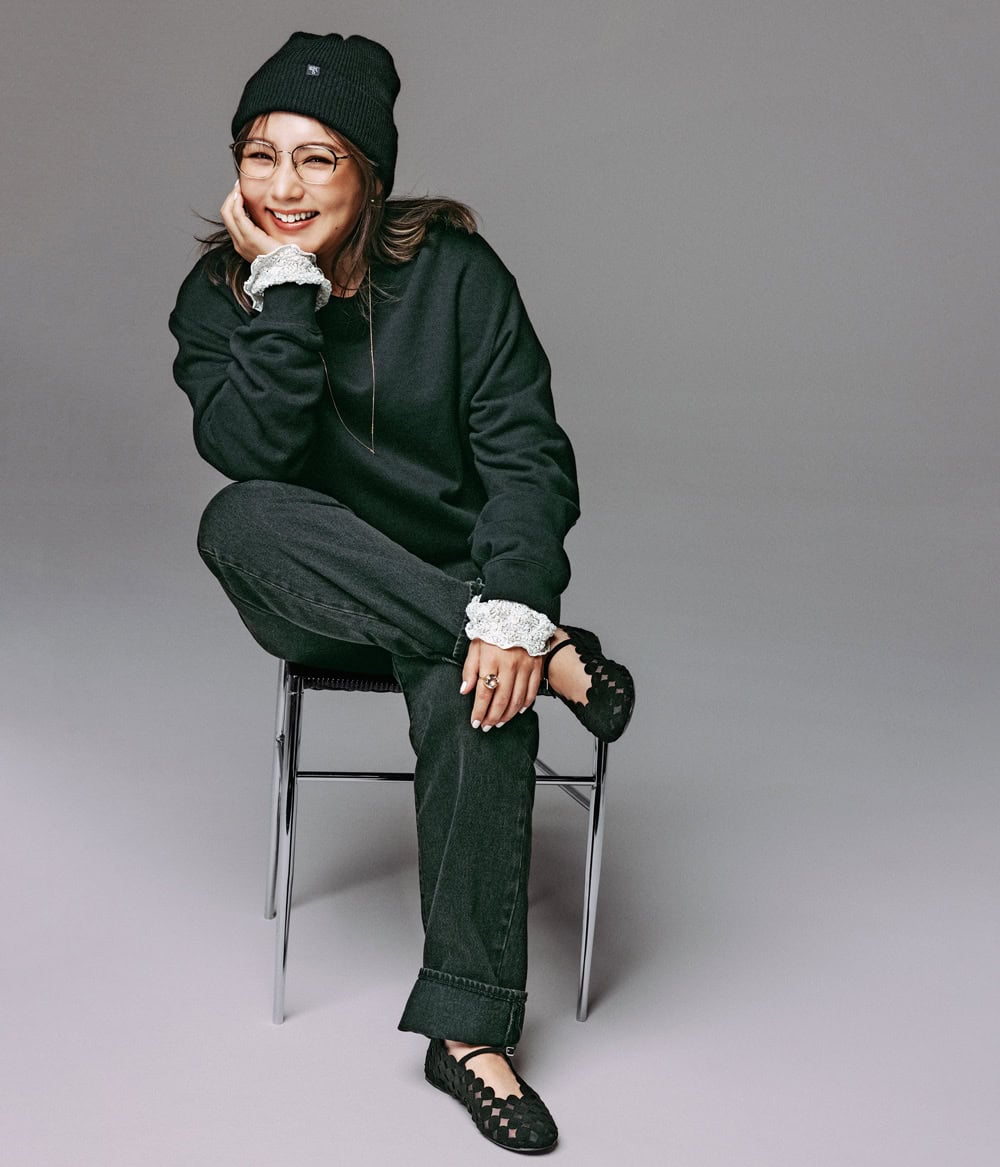 野呂佳代 ブラックデニム スウェット コーデ