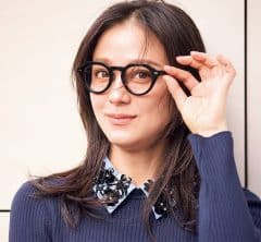 垢抜けてる人の「メガネ」は何が違う？40代にちょうどいい「今どきデザイン」２選