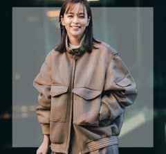 まだ寒い日も、春っぽく洒落る【ニュアンス色ブルゾン】2選。合わせやすさも抜群！