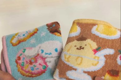 40代がリアルに愛用する【サンリオキャラクターズ小物】は？フェイラーコラボも〈スナップ13選〉