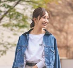 今、【デニムジャケット】のトレンドに変化が!40代が毎日着やすい「色・丈」〈コーデ8選〉