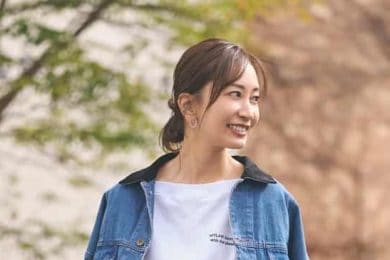 今、【デニムジャケット】のトレンドに変化が！40代が毎日着やすい「色・丈」〈コーデ8選〉