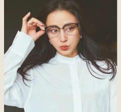 春のママ友ランチで“浮かない”けどしっかり華やぐ!40代に似合う【今っぽブラウス】4選