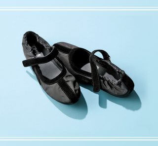 40代が毎日頼りたくなる【フラットシューズ】2選。こんなに洒落てて、走れるぐらい快適！