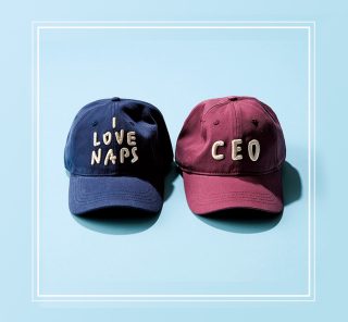 40代の「レジャーコーデ」の仕上げに！ぐっと洒落る【カジュアル小物】４選