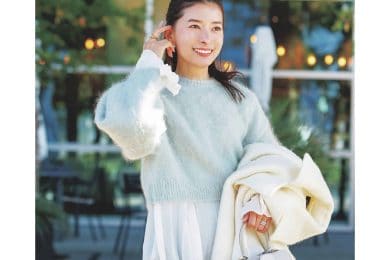 今“垢抜けてる”40代が【ニットに重ねてる】アイテムは？「ロンT以外」が今どき！SNAP4選