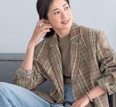 この春の40代「デニムコーデ」は女っぽシフトが正解！コツは「甘シューズ」〈コーデ３選〉