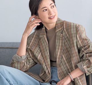 この春の40代「デニムコーデ」は女っぽシフトが正解！コツは「甘シューズ」〈コーデ３選〉