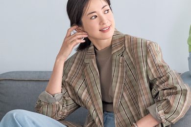 この春「40代のデニムコーデ」は“女っぽ”シフト！足元は甘めが大正解〈3選〉