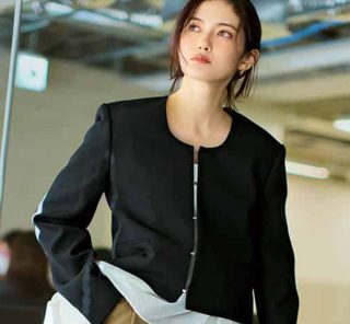 40代の【ワイドパンツ通勤】を更新！「定番カラーでも地味見えしない」最旬コーデ2選