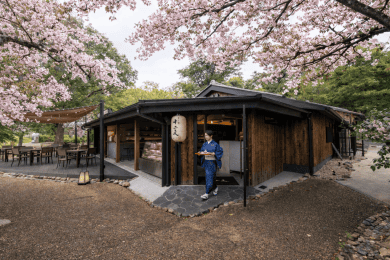桜の名所・京都円山公園で楽しむ“テラスすき焼き”。京町家の「すき焼き十二天 京都」へ