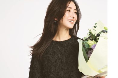 今どき40代の「卒入学式」は【ブラウス】があればOK！黒パンツで即完成