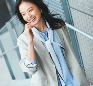 「袖まくり」で垢抜ける！春、40代の通勤服に【シャツ感ジャケット】が新定番〈3選〉