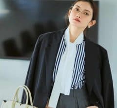 40代【“時短”通勤コーデ】黒パンツに合わせるだけで成功する「好印象ブラウス」３選