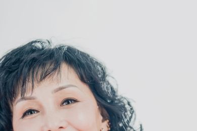 南果歩さん、60代になった今だからこそ知る「作り笑顔より、100％本心の笑顔を増やすこと」