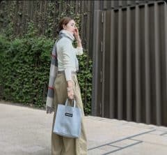 寒暖差の春、アウターなしでも安心なストールのオシャレ【モデル私服コーデ】