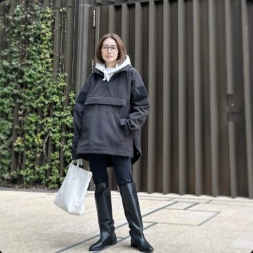 トレンドのレギンススタイルには長めトップスがやっぱり安心【モデル私服コーデ】