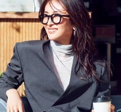 実は朝はまだ寒い【最高気温18℃】「カーデ以上・コート未満」の絶妙ジャケット〈コーデ2選〉