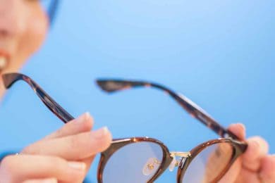 まさに今必要！40代に似合う【メガネ】花粉対策～旅行まで使える〈5選〉