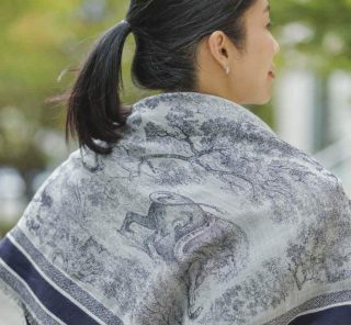 朝晩、寒暖差のある日は、関西読者の「アウター未満のストール」使いを参考に！＜SNAP4選＞