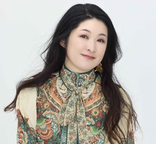 いじめ、就職氷河期、占い師へ転身、41歳で３度の結婚……「今、一番幸せ」占い師・真木あかりさん人生を拓く方法　