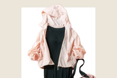 レジャーにも、春の雨にも！40代の【シャカシャカアウター】“垢抜け”コーデ〈3選〉