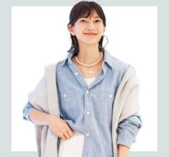春、40代の“浮かない”甘アイテムのコーデ術。［ユニクロ、ZARA］に名品が豊富！〈SNAP5選〉